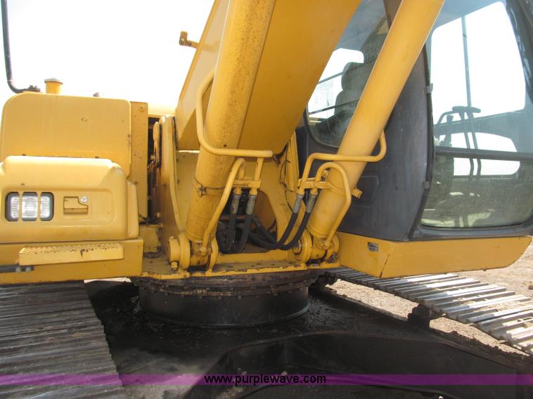 image for item B5218 2004 John Deere 230C-LC excavator
