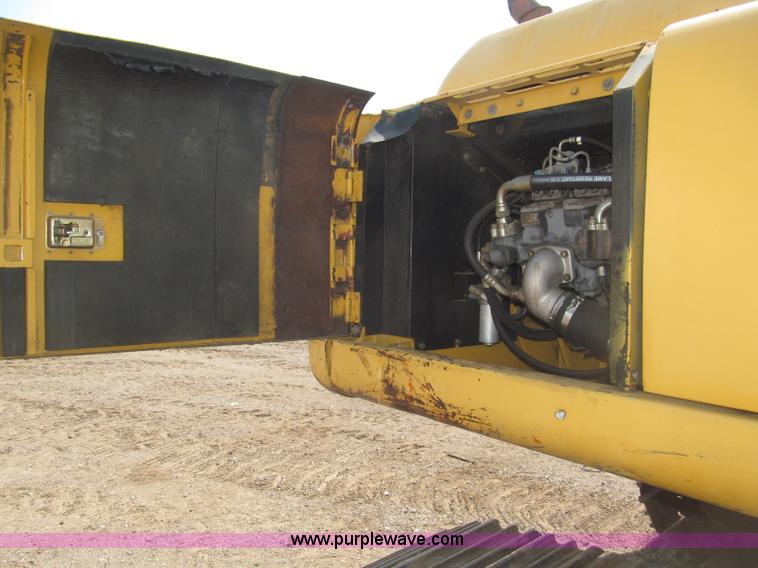 image for item B5218 2004 John Deere 230C-LC excavator