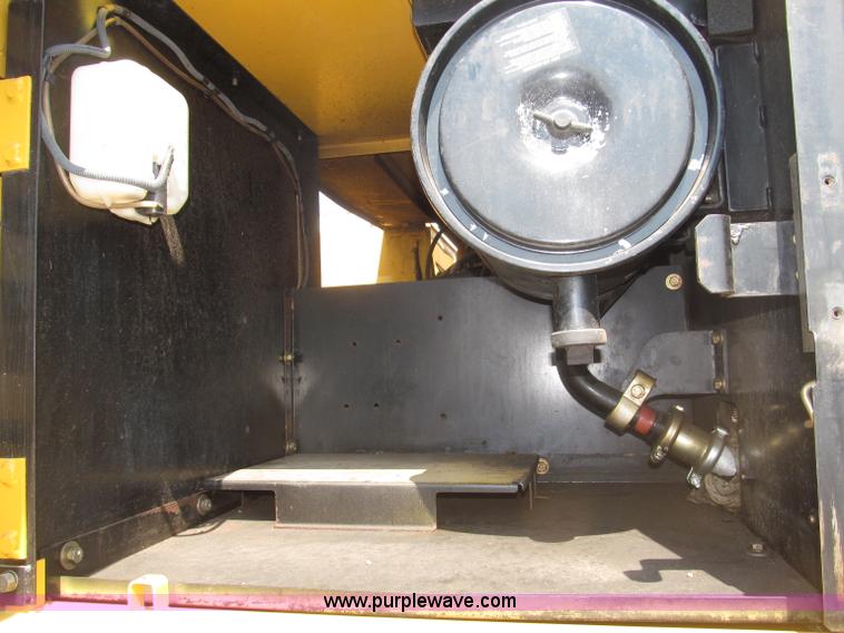 image for item B5218 2004 John Deere 230C-LC excavator