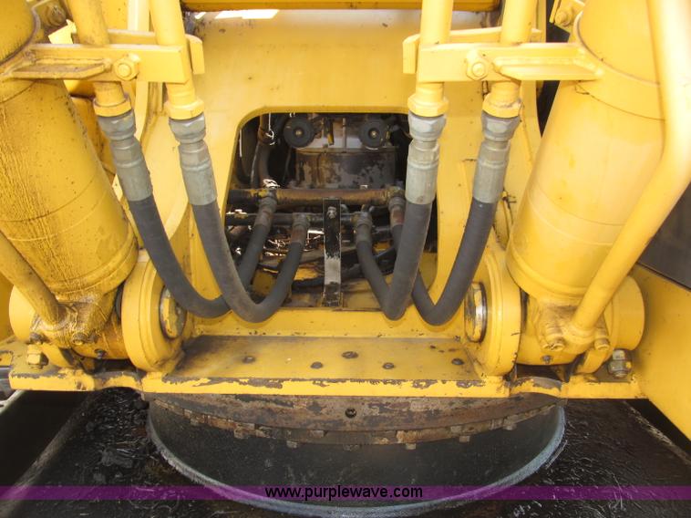 image for item B5218 2004 John Deere 230C-LC excavator
