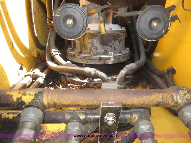 image for item B5218 2004 John Deere 230C-LC excavator