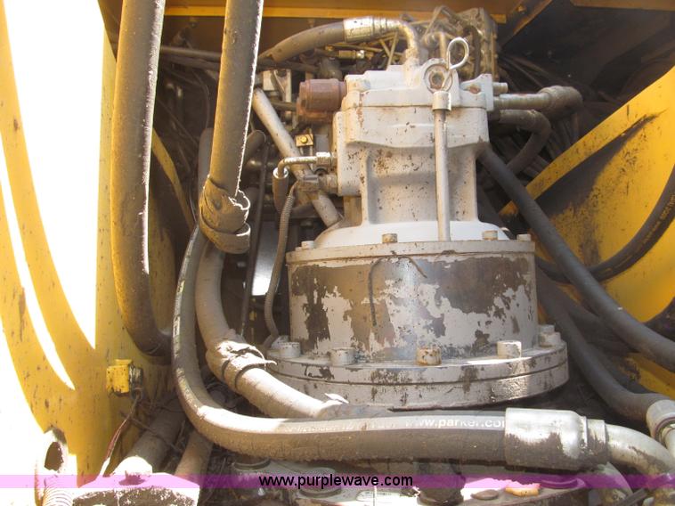 image for item B5218 2004 John Deere 230C-LC excavator