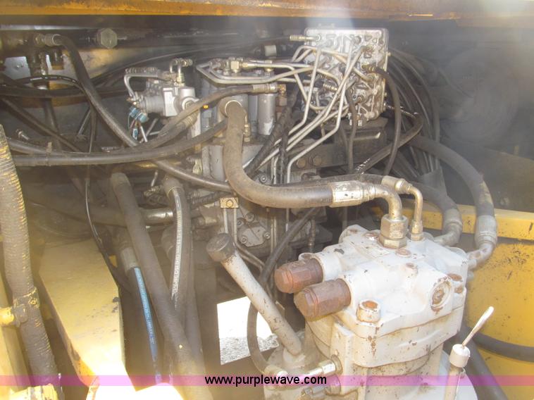 image for item B5218 2004 John Deere 230C-LC excavator