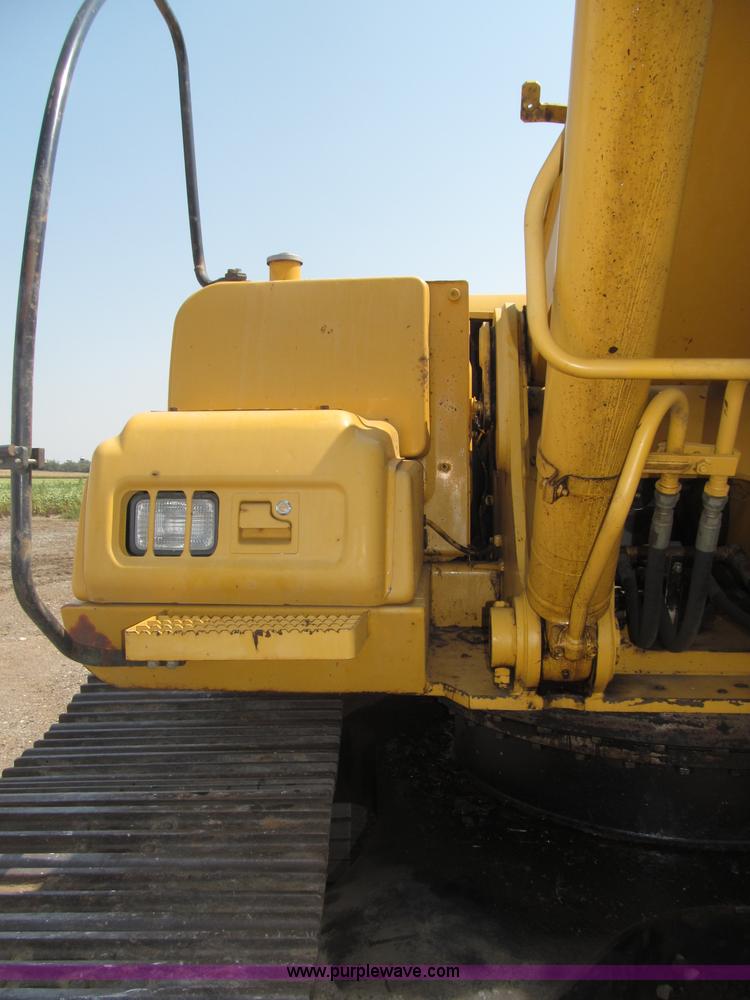 image for item B5218 2004 John Deere 230C-LC excavator