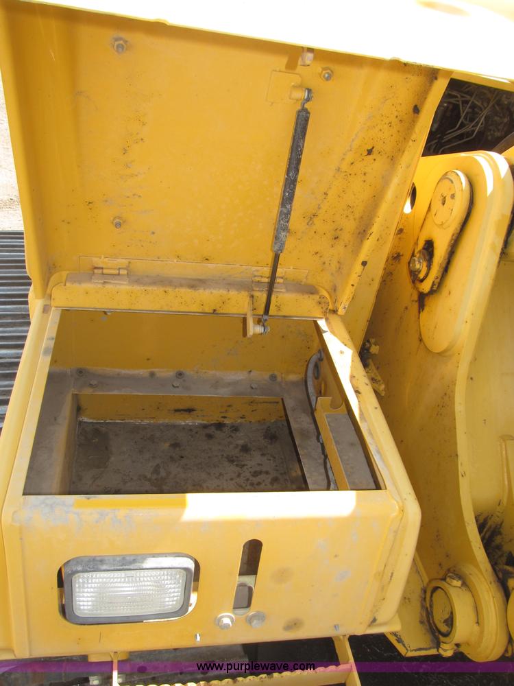 image for item B5218 2004 John Deere 230C-LC excavator