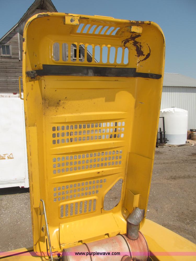 image for item B5218 2004 John Deere 230C-LC excavator