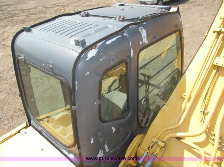 image for item B5218 2004 John Deere 230C-LC excavator