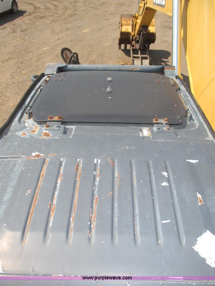 image for item B5218 2004 John Deere 230C-LC excavator