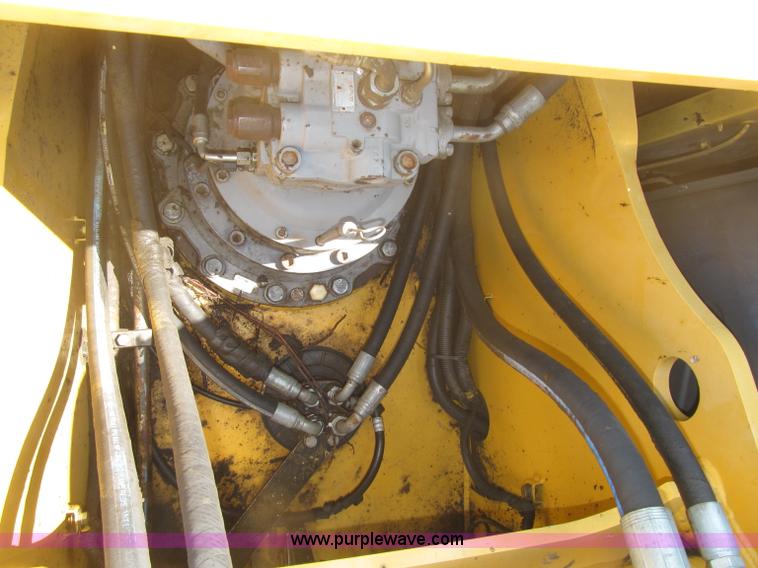 image for item B5218 2004 John Deere 230C-LC excavator