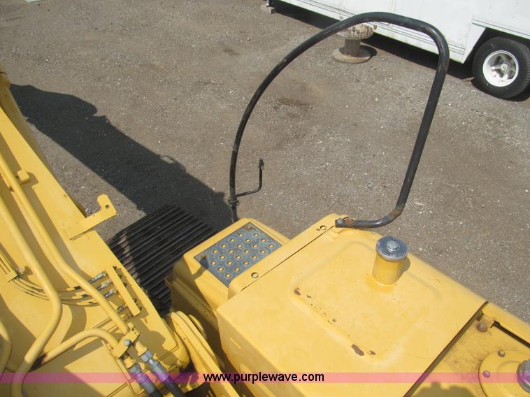 image for item B5218 2004 John Deere 230C-LC excavator
