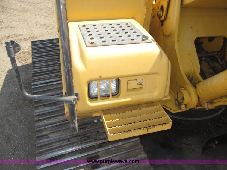 image for item B5218 2004 John Deere 230C-LC excavator