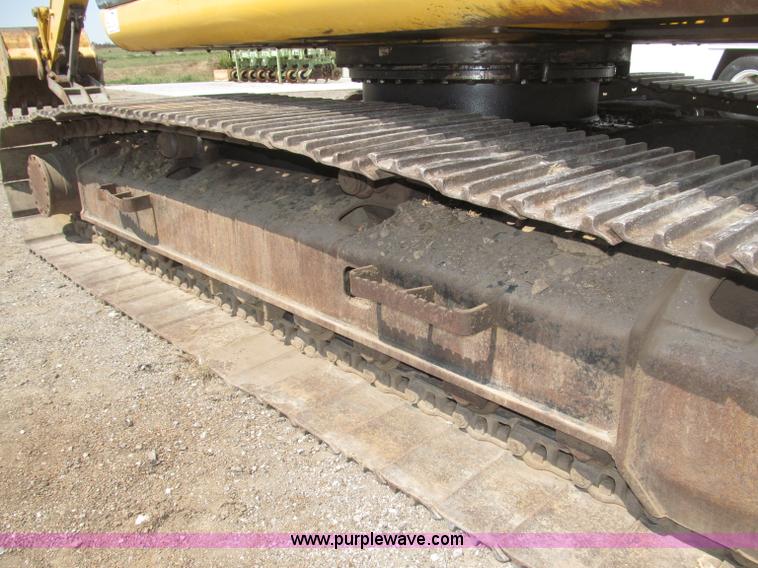 image for item B5218 2004 John Deere 230C-LC excavator