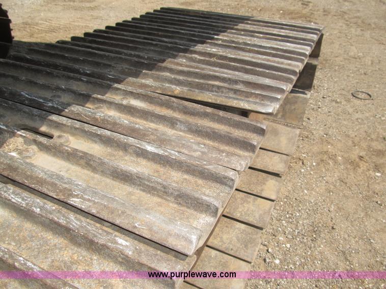 image for item B5218 2004 John Deere 230C-LC excavator