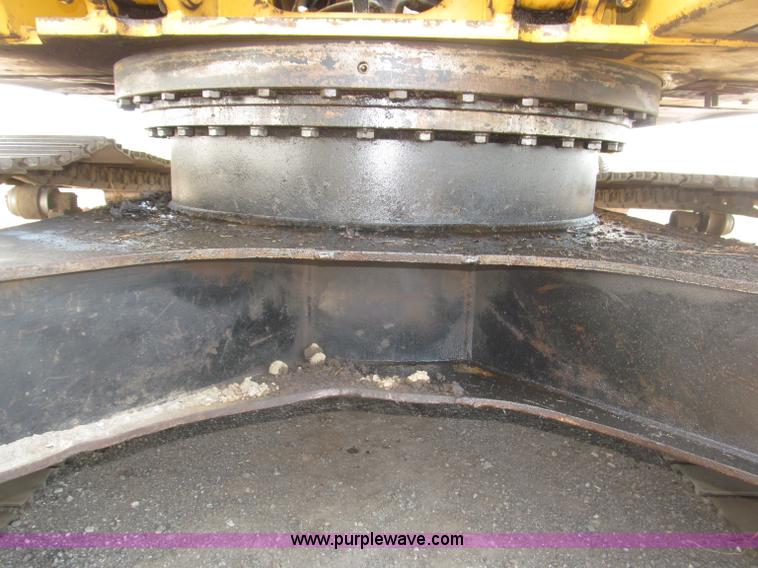 image for item B5218 2004 John Deere 230C-LC excavator