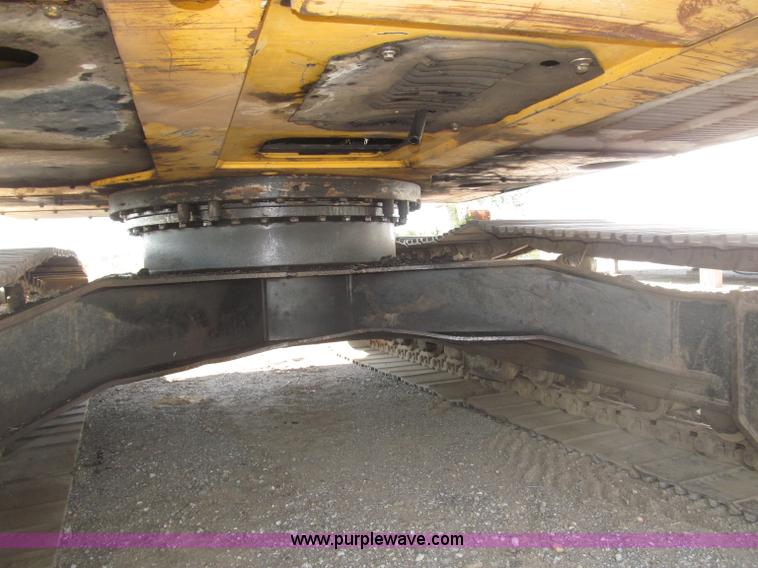 image for item B5218 2004 John Deere 230C-LC excavator