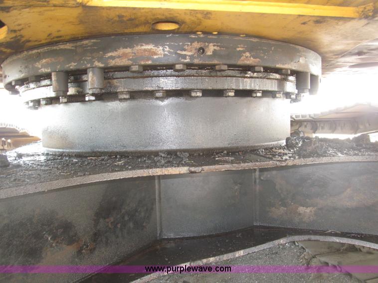 image for item B5218 2004 John Deere 230C-LC excavator