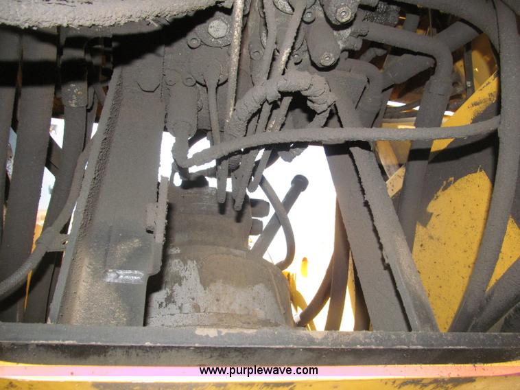 image for item B5218 2004 John Deere 230C-LC excavator