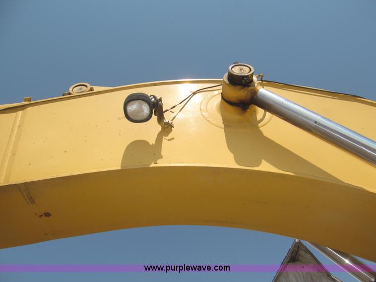 image for item B5218 2004 John Deere 230C-LC excavator