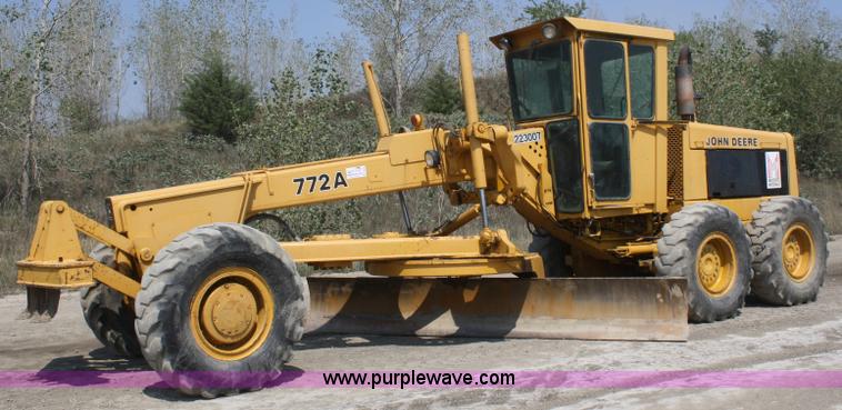 image for item B6880 1984 John Deere 772A articulating motor grader