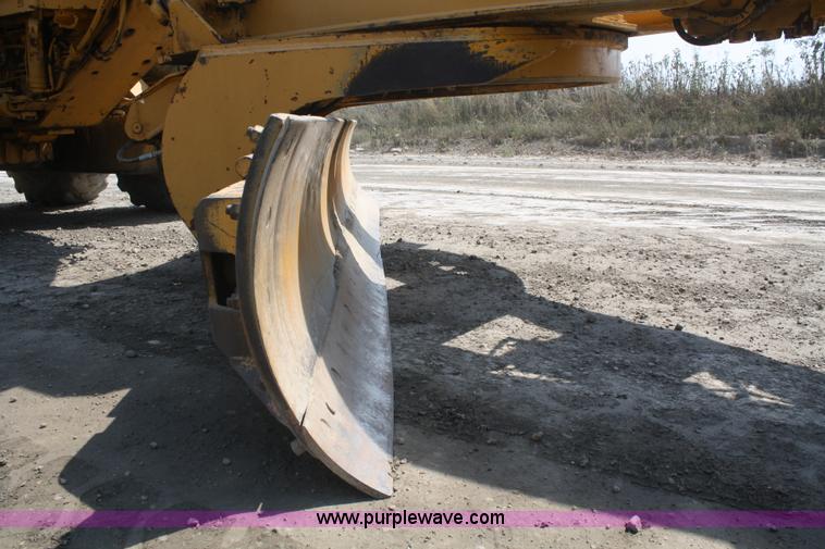 image for item B6880 1984 John Deere 772A articulating motor grader