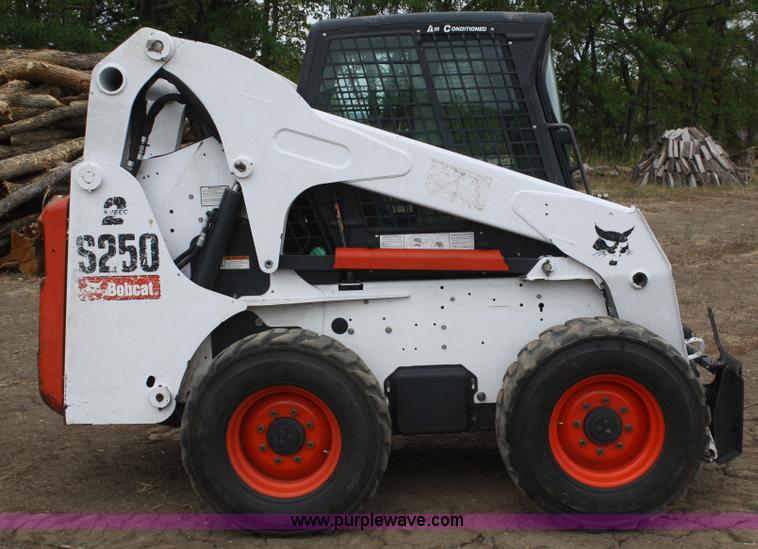 image for item B6963 2007 Bobcat S250 skid steer