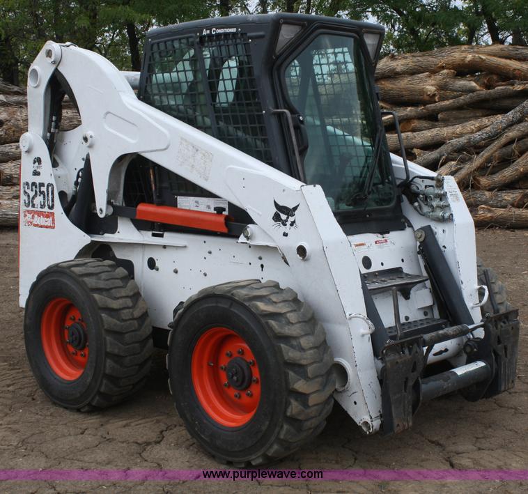 image for item B6963 2007 Bobcat S250 skid steer