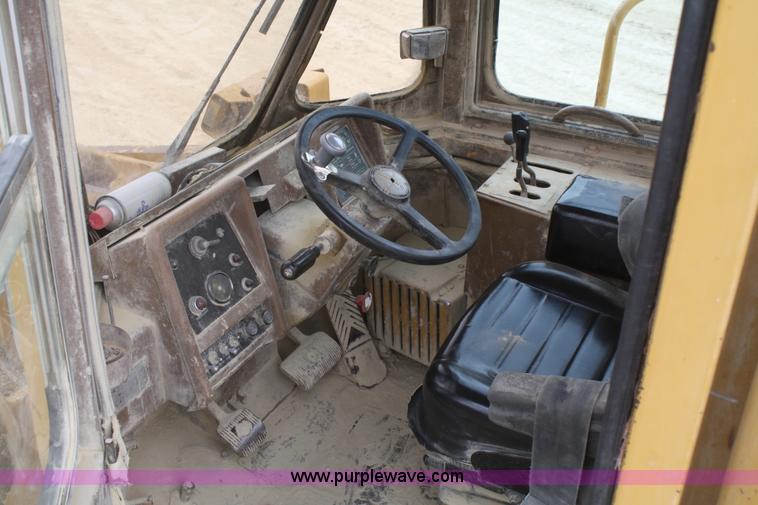 image for item B6972 1984 Caterpillar 988B wheel loader