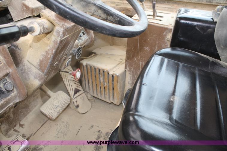 image for item B6972 1984 Caterpillar 988B wheel loader