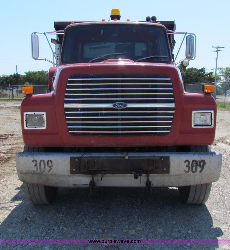 image for item B7470 1994 Ford LT8000 dump truck