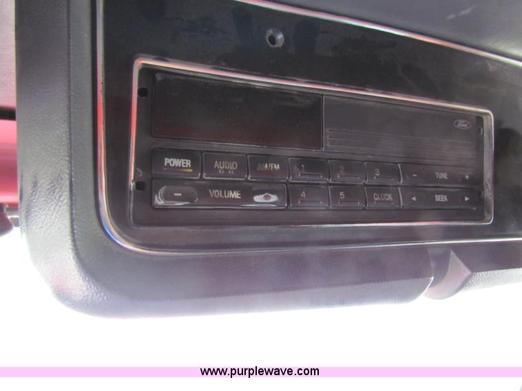 image for item B7470 1994 Ford LT8000 dump truck