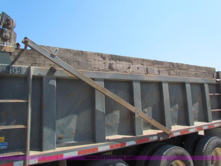 image for item B7470 1994 Ford LT8000 dump truck