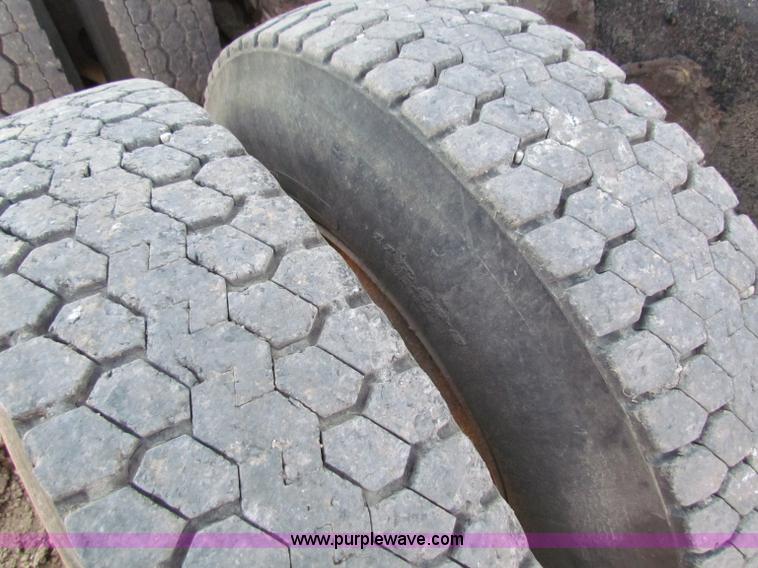 image for item B7470 1994 Ford LT8000 dump truck