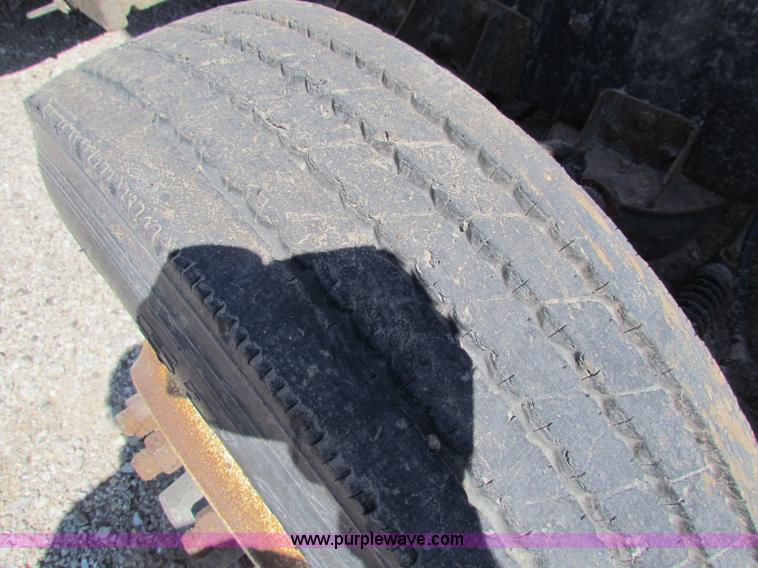 image for item B7470 1994 Ford LT8000 dump truck