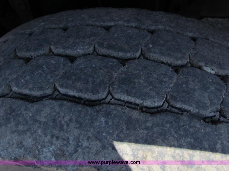 image for item B7470 1994 Ford LT8000 dump truck