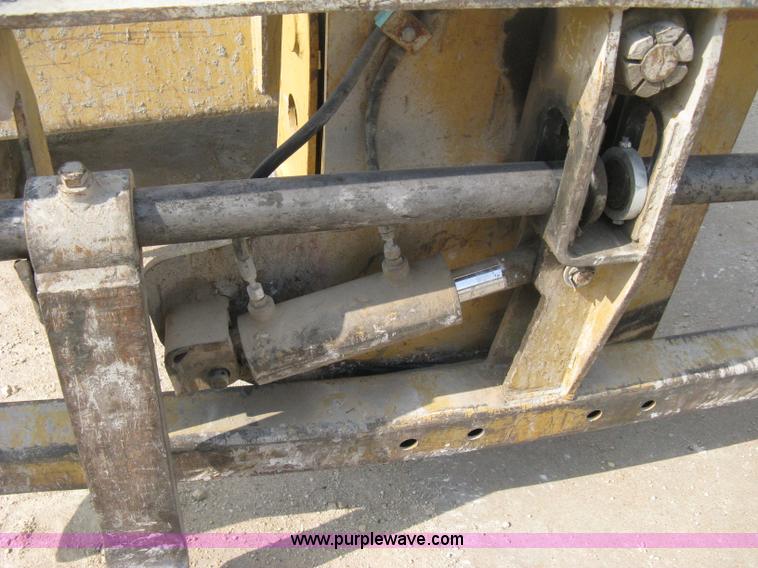 image for item B8065 1997 Caterpillar TH83 telehandler