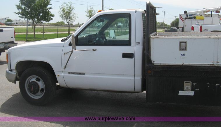 image for item B8113 1998 GMC Sierra 3500 SL flatbed pickup truck