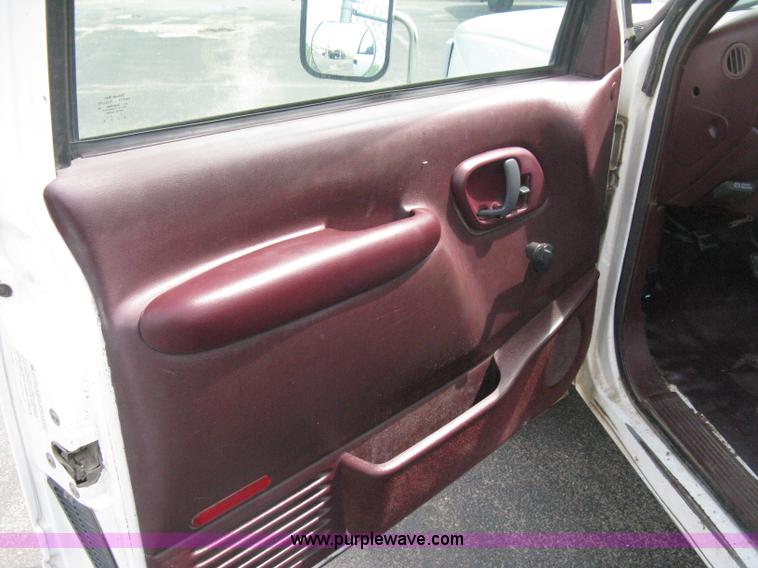 image for item B8113 1998 GMC Sierra 3500 SL flatbed pickup truck