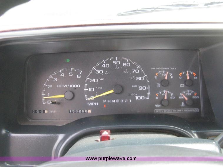 image for item B8113 1998 GMC Sierra 3500 SL flatbed pickup truck