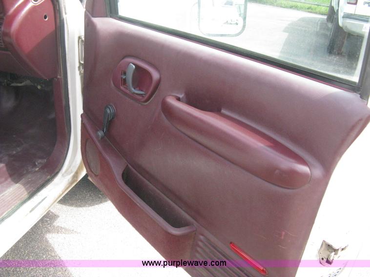 image for item B8113 1998 GMC Sierra 3500 SL flatbed pickup truck