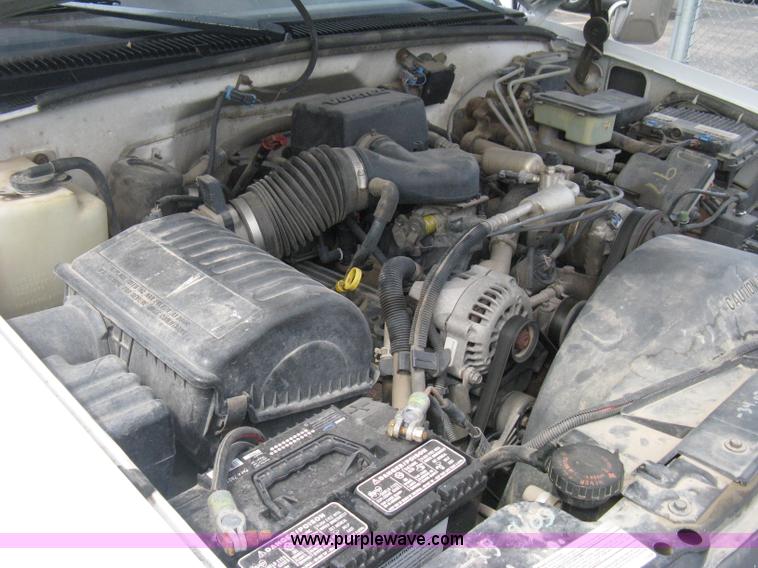 image for item B8113 1998 GMC Sierra 3500 SL flatbed pickup truck