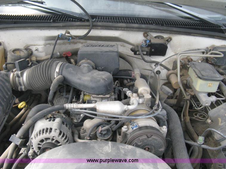 image for item B8113 1998 GMC Sierra 3500 SL flatbed pickup truck