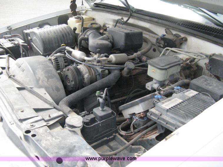 image for item B8113 1998 GMC Sierra 3500 SL flatbed pickup truck