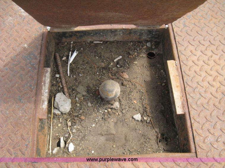 image for item B8113 1998 GMC Sierra 3500 SL flatbed pickup truck