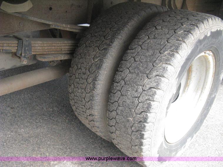 image for item B8113 1998 GMC Sierra 3500 SL flatbed pickup truck