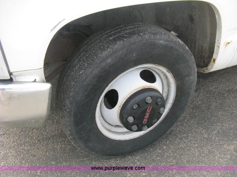 image for item B8113 1998 GMC Sierra 3500 SL flatbed pickup truck