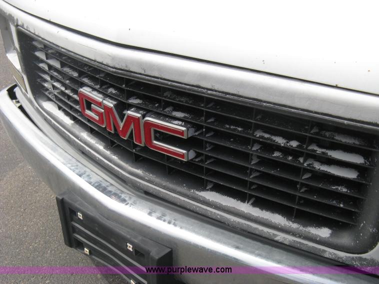 image for item B8113 1998 GMC Sierra 3500 SL flatbed pickup truck