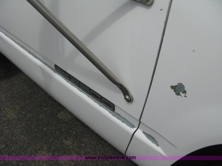 image for item B8113 1998 GMC Sierra 3500 SL flatbed pickup truck