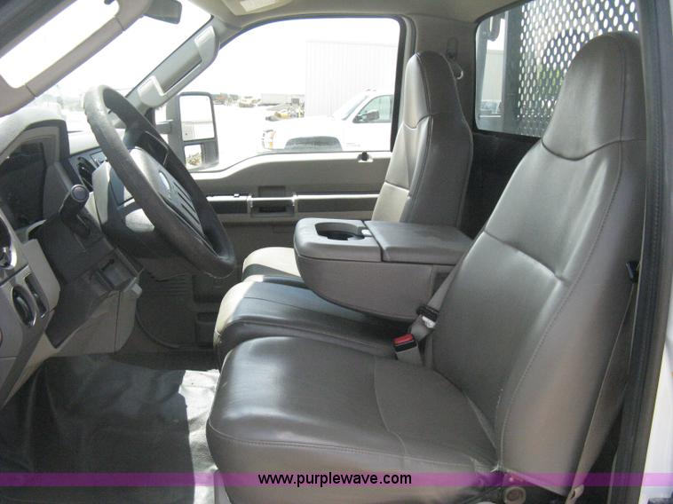 image for item B8119 2008 Ford F550 Super Duty flatbed pickup truck