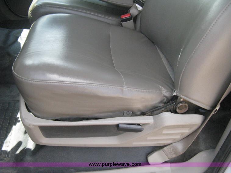 image for item B8119 2008 Ford F550 Super Duty flatbed pickup truck