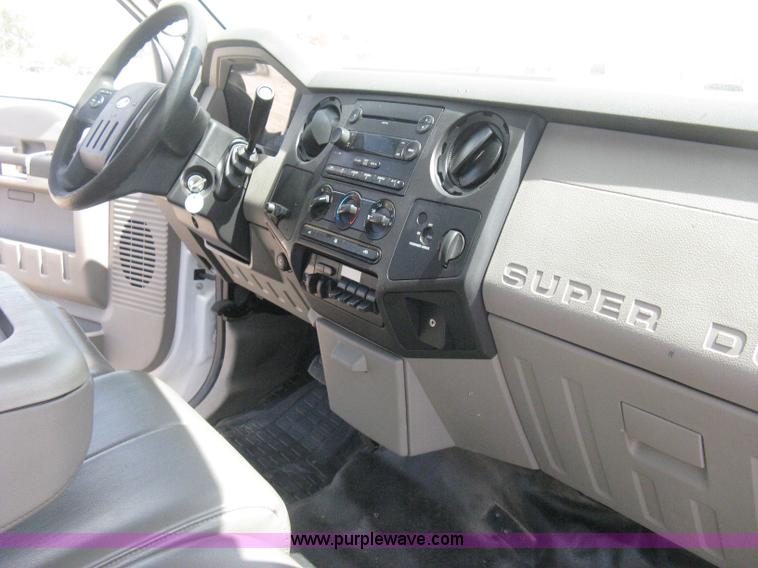 image for item B8119 2008 Ford F550 Super Duty flatbed pickup truck